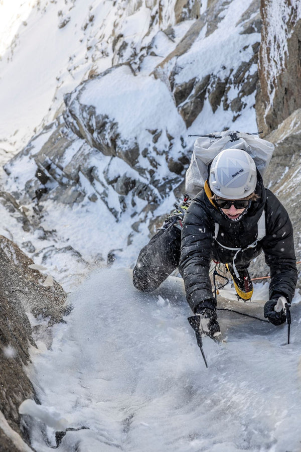 BLUE ICE BLAST CASCO ULTRALEGGERO DA ARRAMPICATA E ALPINISMO