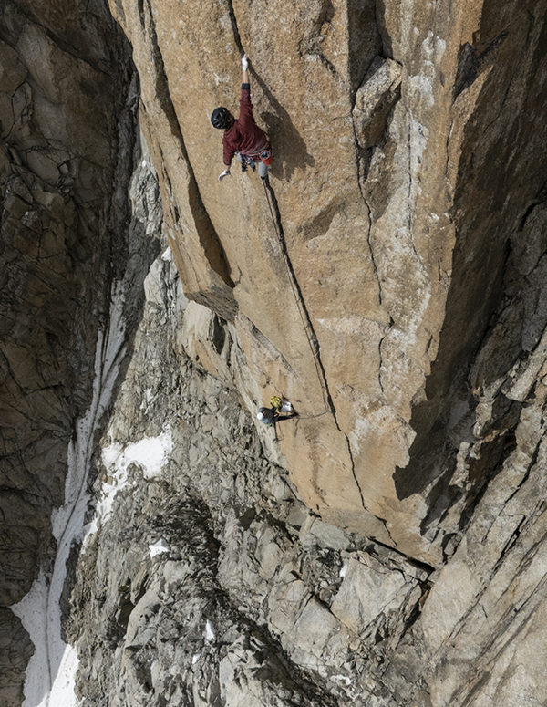 BLUE ICE BLAST CASCO ULTRALEGGERO DA ARRAMPICATA E ALPINISMO