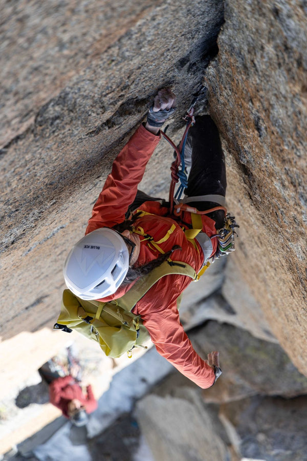 BLUE ICE BLAST CASCO ULTRALEGGERO DA ARRAMPICATA E ALPINISMO