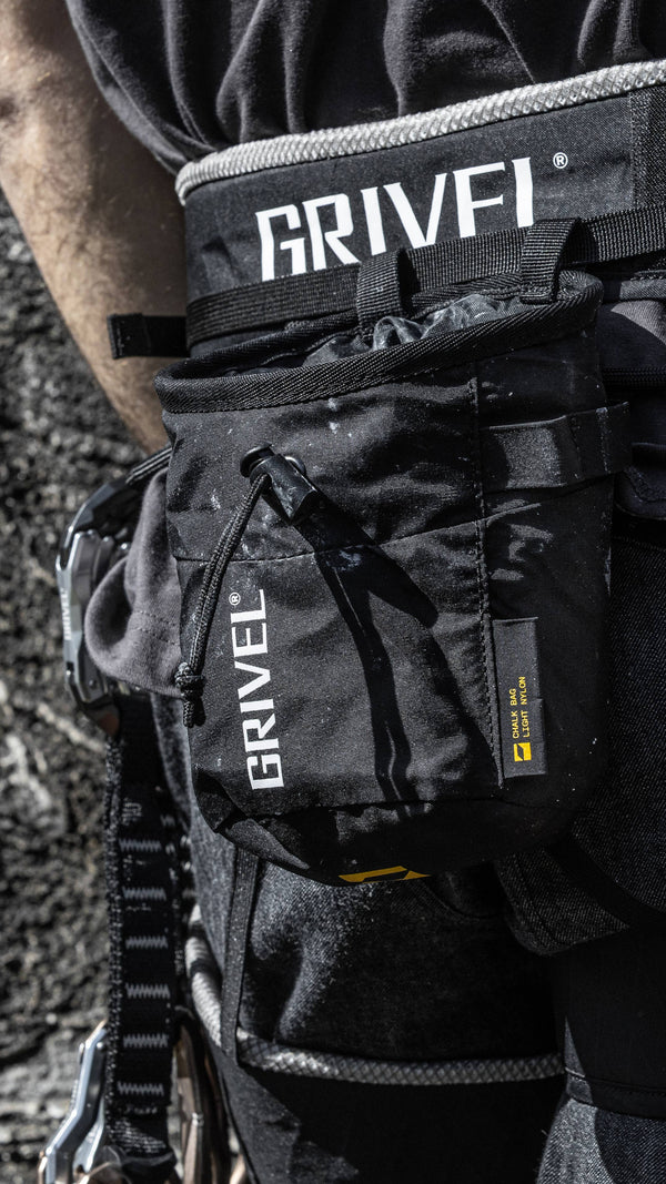 GRIVEL CLIMBING CHALK BAG Sacchetto porta-magnesite ergonomico per arrampicata indoor e outdoor.